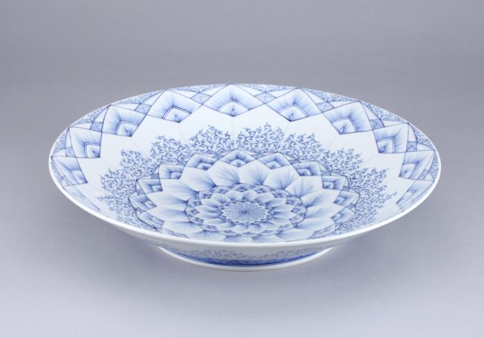 染付優細描大皿　輪廻