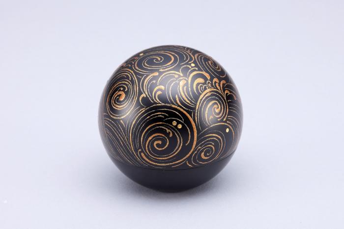 蒔絵香合「渦」