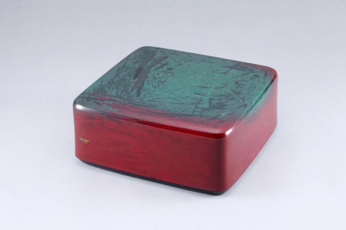 蒟醤御箱　「帯びる」