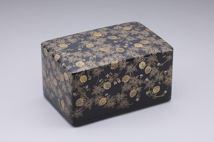 「風にまう」沈金箱