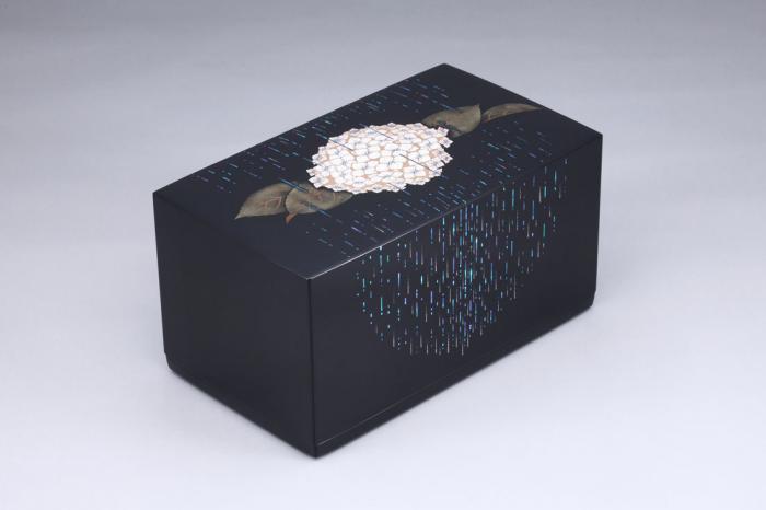 卵殻蒔絵箱　「雨に唄えば」