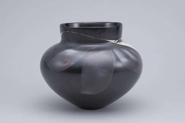 黒描鳥花図広口壺