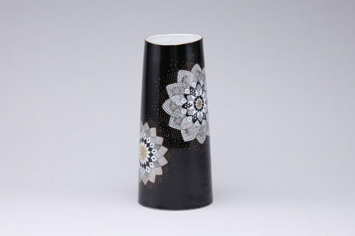金白金細描彩花器