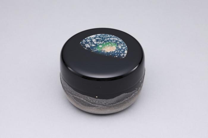 蒔絵平棗「宇宙船地球号」