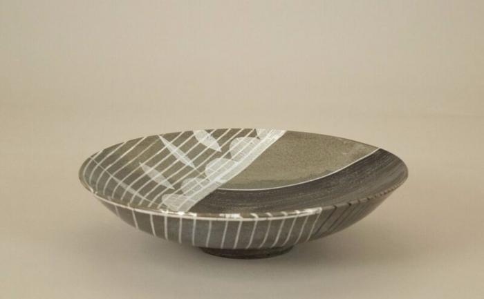 線文様皿