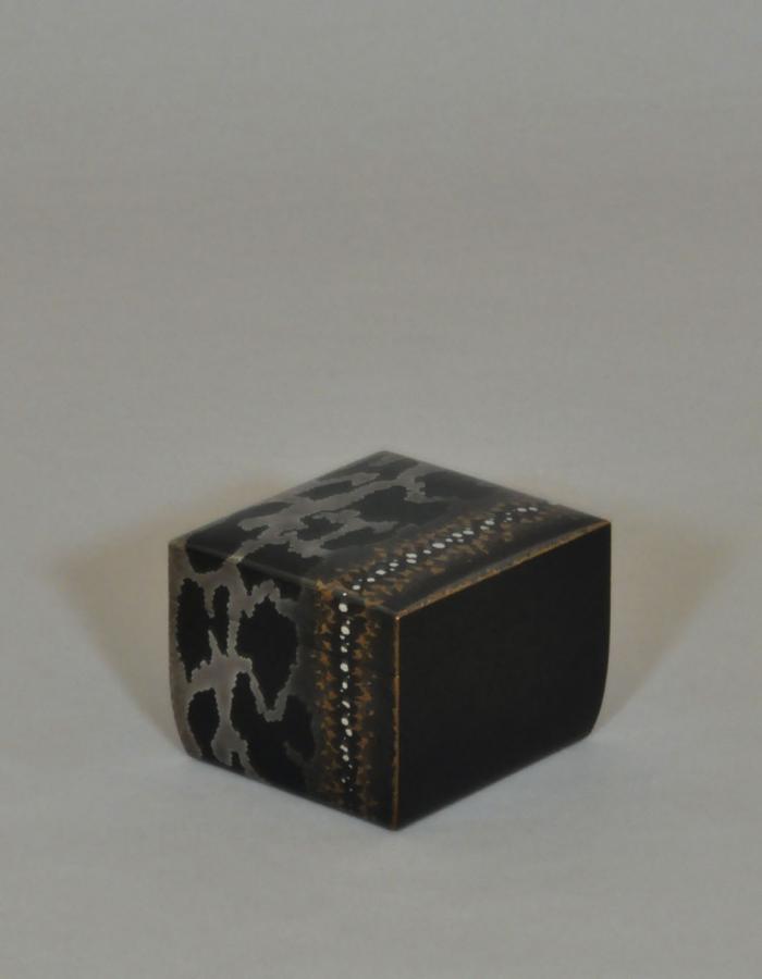 治五右衛門塗飾箱「曙光-Python VI」