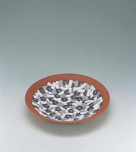 堆黒三彩幾何形紋大鉢