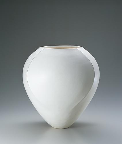 白釉稜線壺