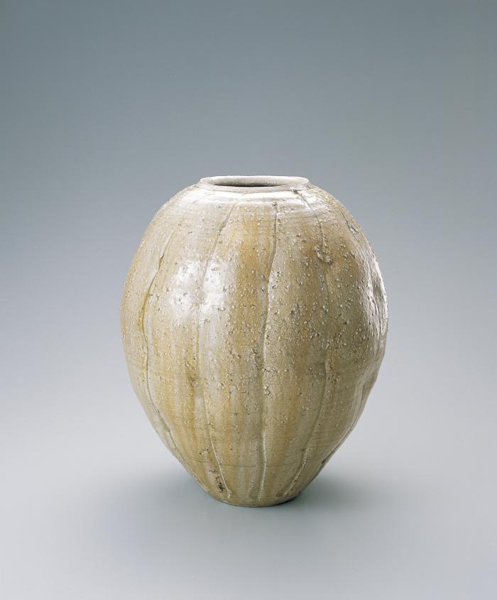 灰釉彩刻線壺