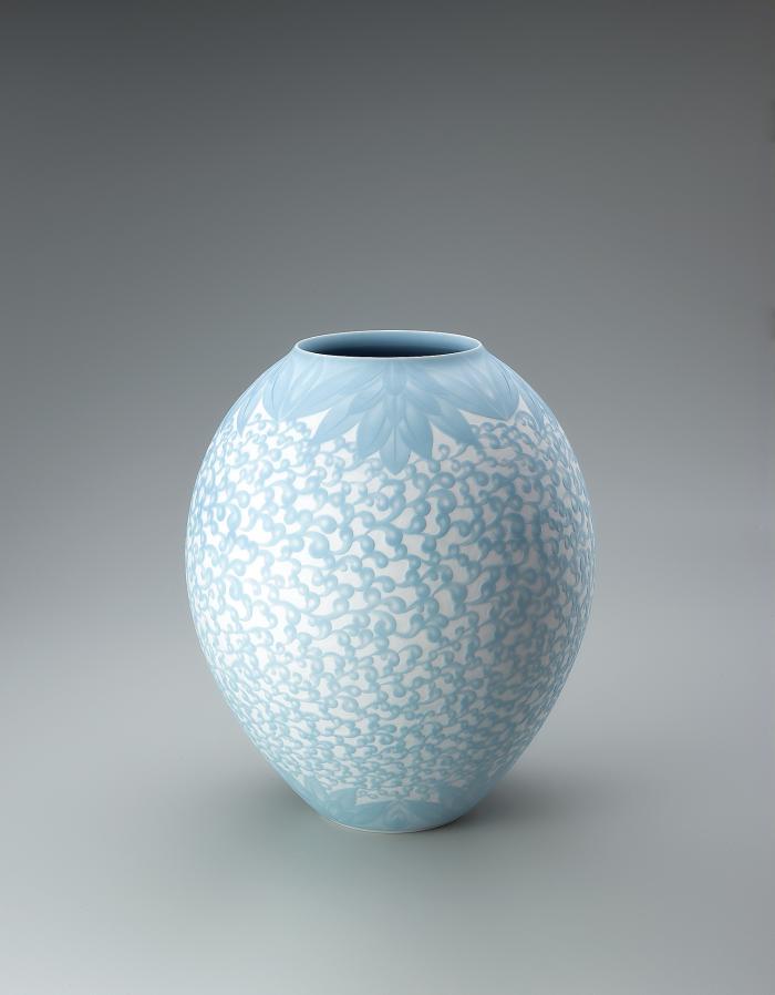 彩刻青磁壺