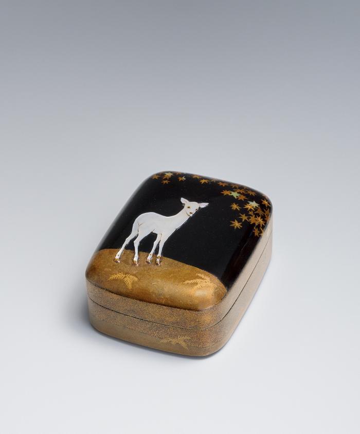 螺鈿蒔絵香合「白鹿」