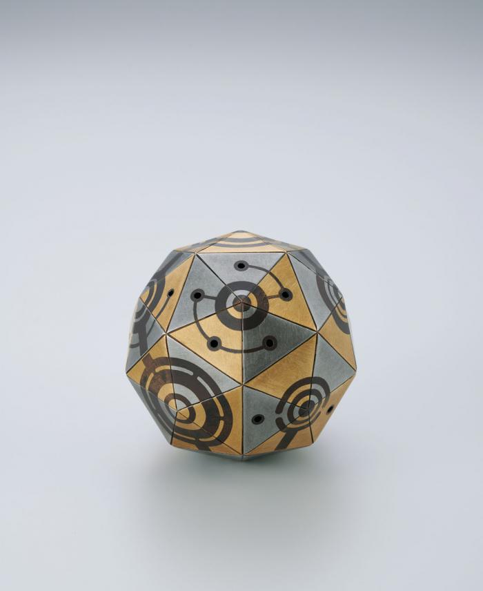 鉄・黄銅接合せ銅切り嵌め紋音玉