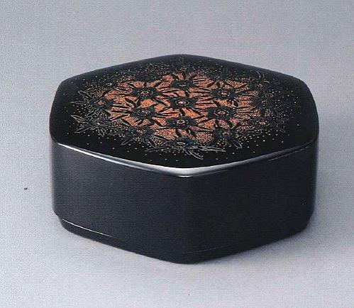 乾漆彫漆箱「早春」