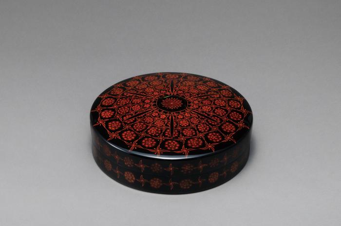 乾漆描蒟醬飾箱「春光」