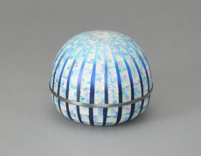 有線七宝蓋物「夜光貝」