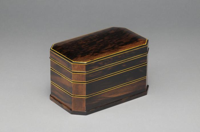 黒柿造拭漆線象嵌飾箱