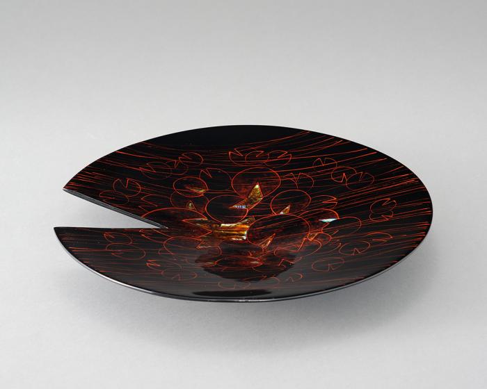 乾漆描蒟醤器「睡蓮」