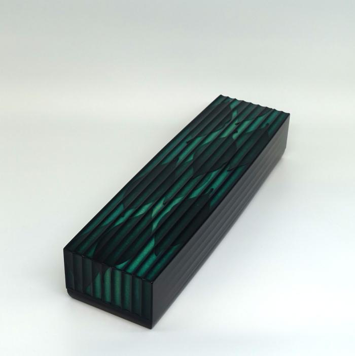 彫漆短冊箱「行雲流水」