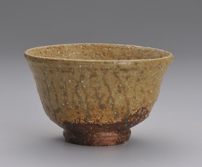 萩伊羅保釉茶盌