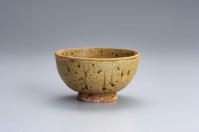 萩伊羅保釉茶盌