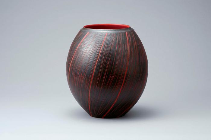 鉄釉藁刷毛壺
