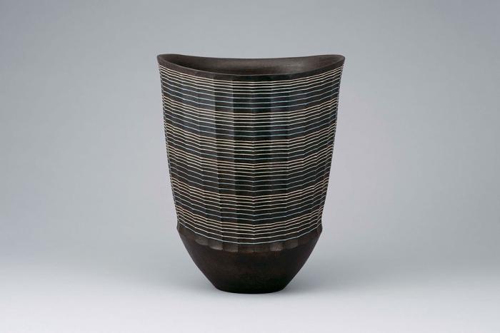 炭化線象嵌鎬花器