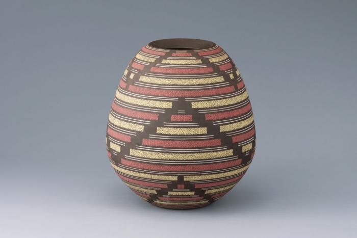 象嵌彩色壺