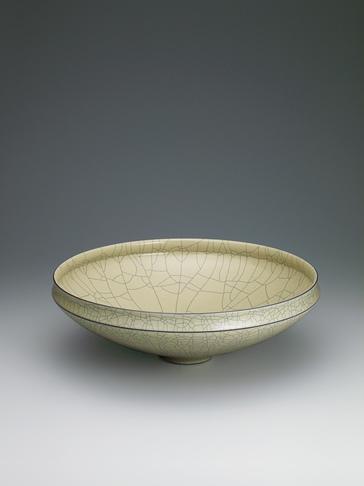 米色瓷鉢