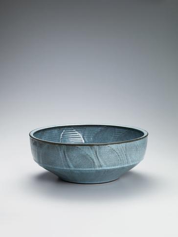青瓷彫文深鉢