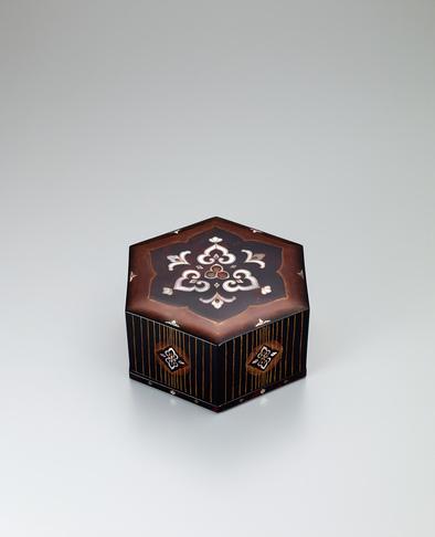 玳瑁螺鈿六角箱