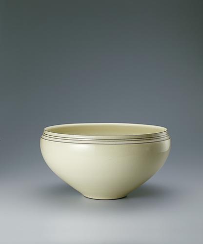 淡黄瓷鉢