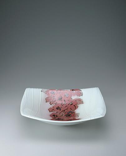 鉄絵銅彩椿文角鉢