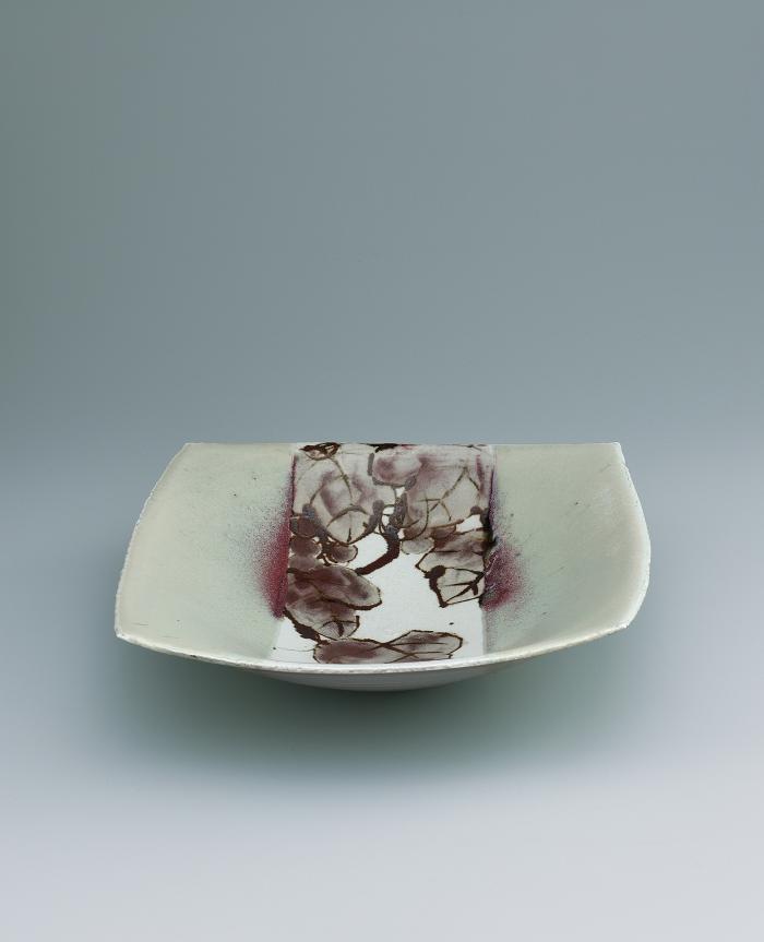 鉄絵銅彩葡萄文角鉢