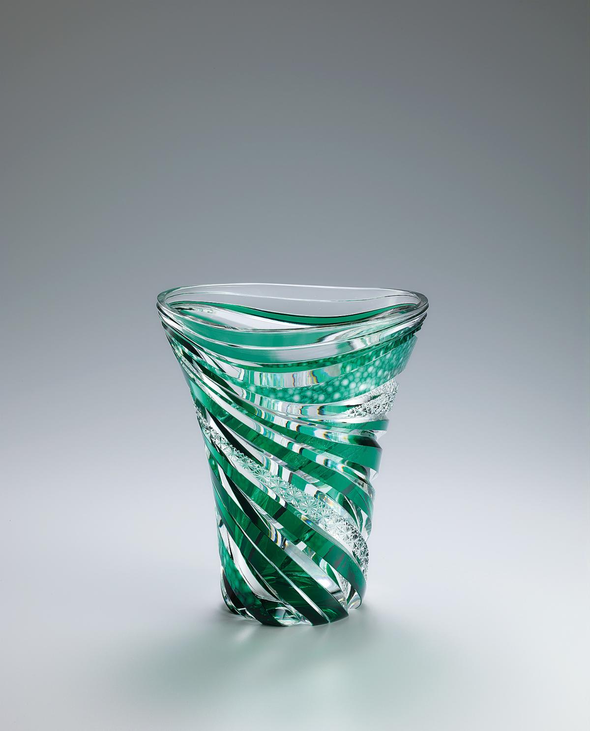 小川 郁子作 被硝子切子花瓶 蒼流 の詳細情報 販売 日本の伝統工芸品 ギャラリージャパン 小川 郁子作 被硝子切子花瓶 蒼流 の詳細情報 販売 日本の伝統工芸品 ギャラリージャパン