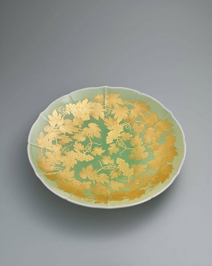 釉裏金彩葡萄文飾皿