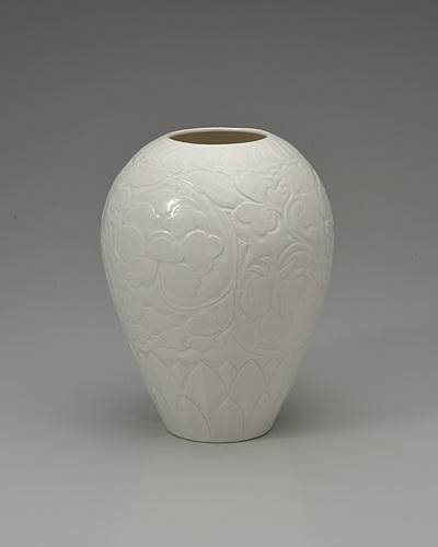 白瓷唐草文花瓶