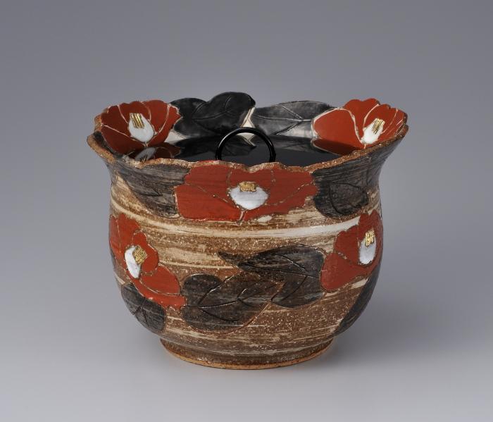 赤椿紋金彩鉢