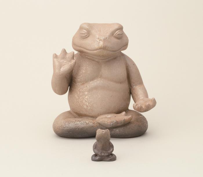 偽仏蛙坐像