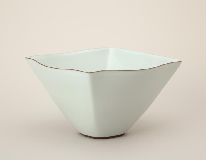 中野月白瓷四方鉢