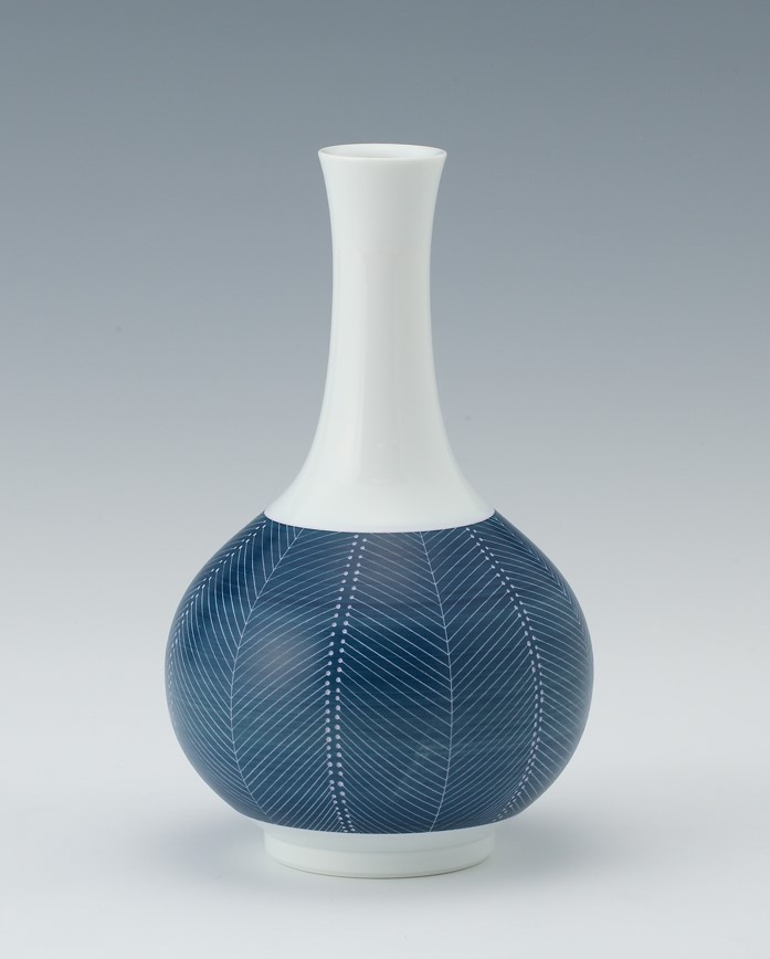 和紙染花瓶 中村 ゑ美こ 公益社団法人日本工芸会 和紙染花瓶 中村 ゑ美こ 公益社団法人日本工芸会