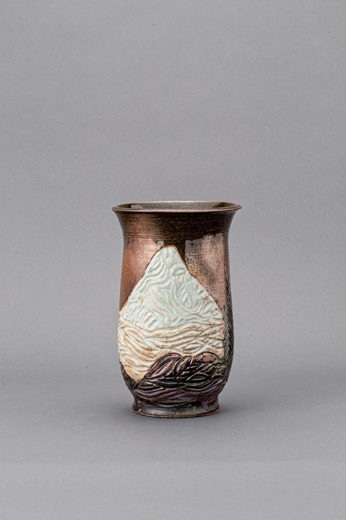 鉄釉富士山文花瓶