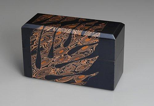 金銀銅杢目金切嵌葉文飾箱