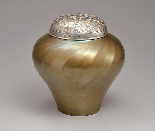 銀黄銅飾り壷