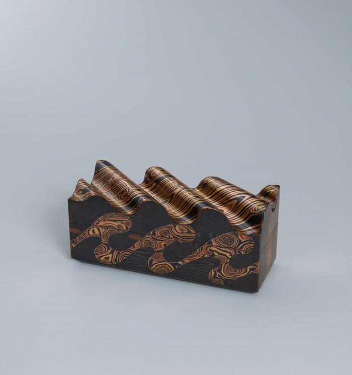 金銀銅杢目金切嵌飾箱「日本海」