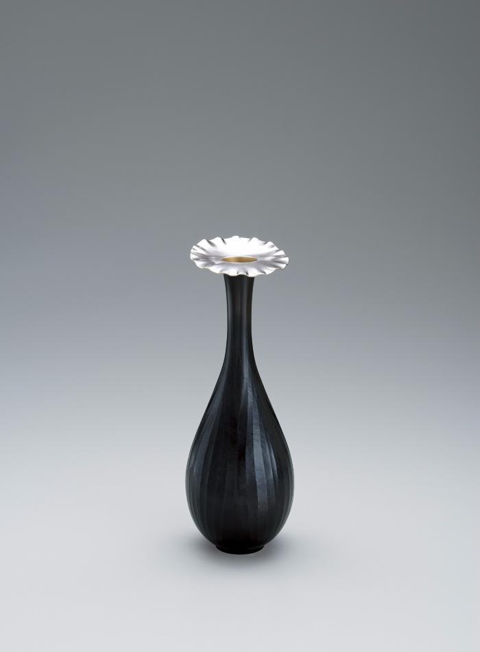 銀黒銅接合花瓶「花」