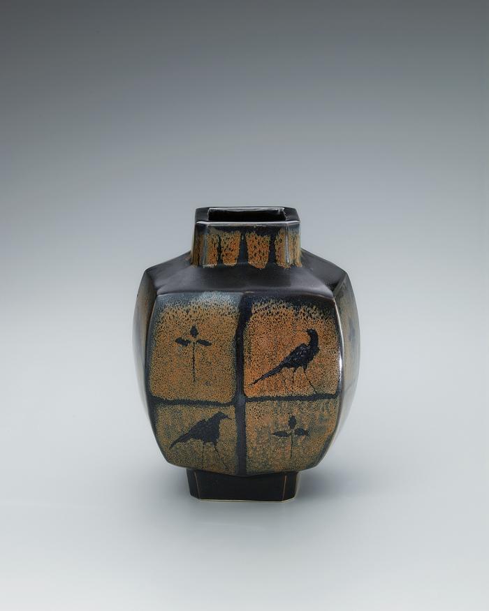 鉄釉方形鳥文花瓶