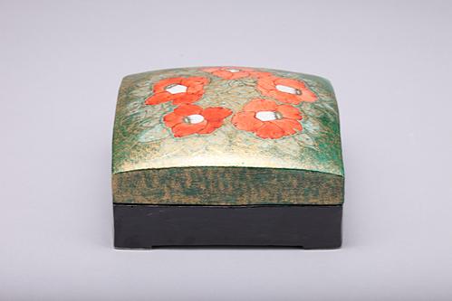 椿紋陶箱