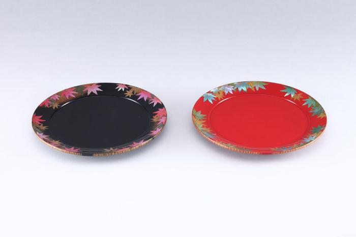 割貝紅葉蒔絵皿　「朱と黒」　(２枚組)