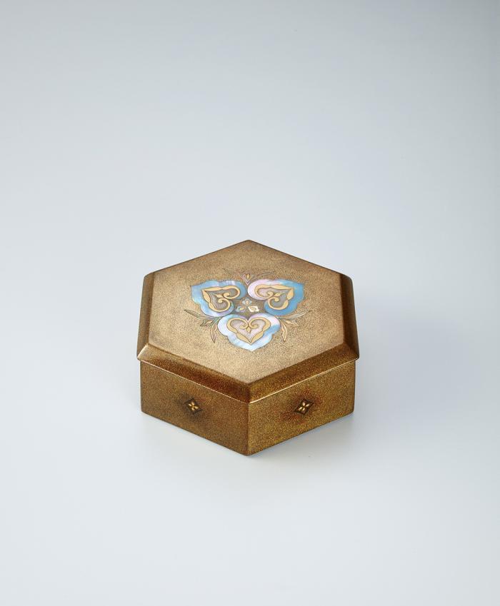 金地螺鈿六角箱