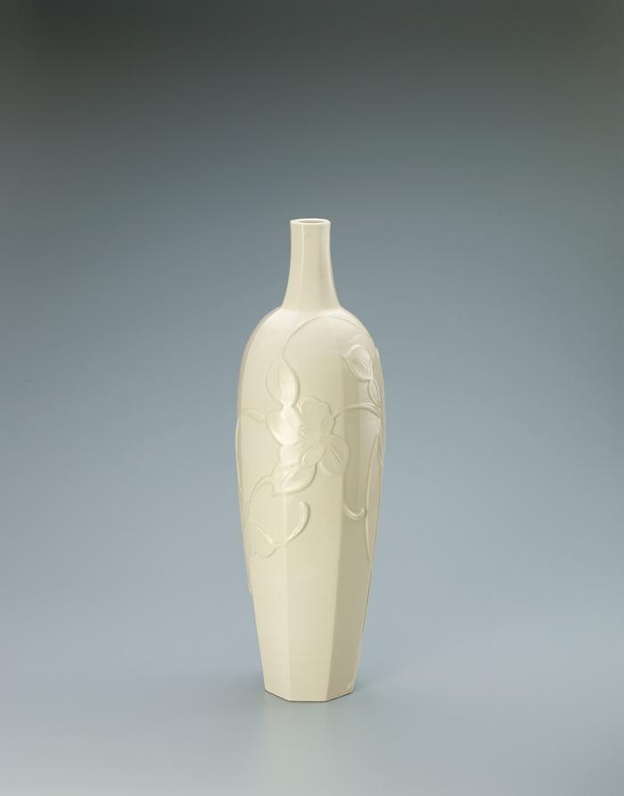 白瓷椿文長瓶